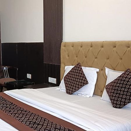 Hotel Shree Kanta 구르가온 외부 사진
