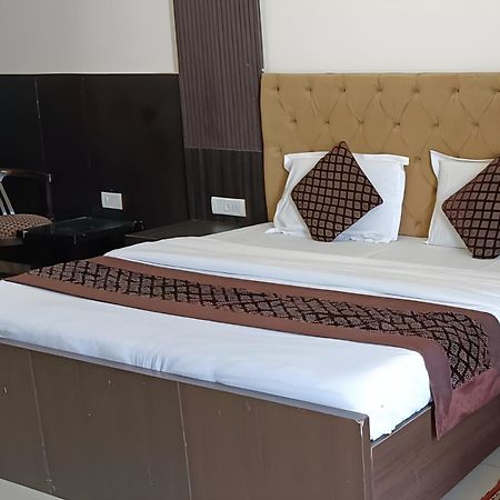 Hotel Shree Kanta 구르가온 외부 사진