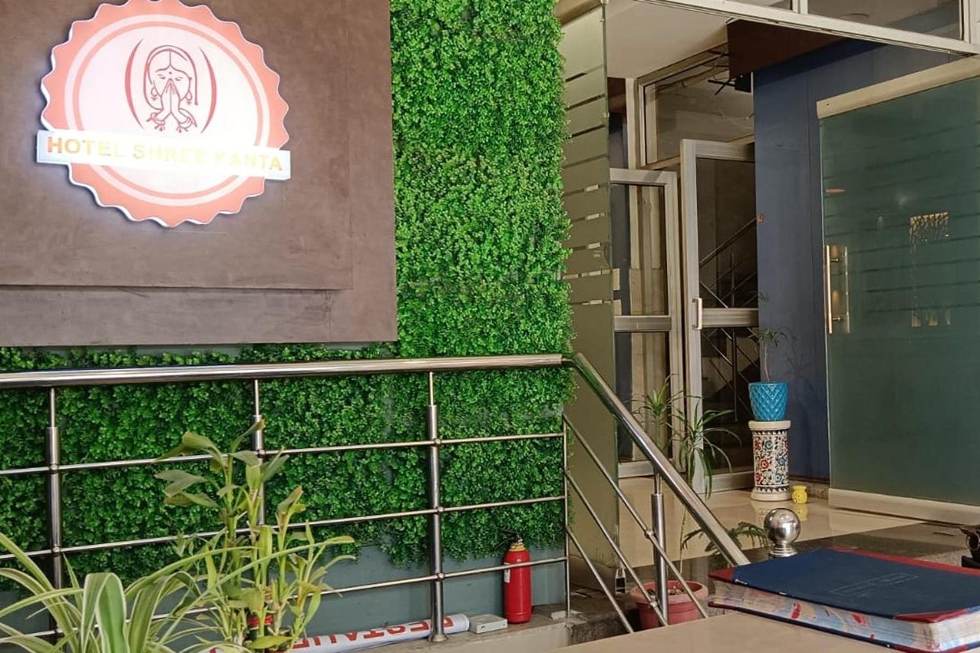 Hotel Shree Kanta 구르가온 외부 사진